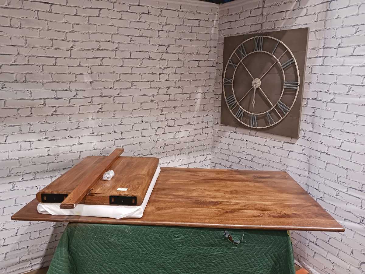 Isanti-Exclusive Dining Table - Gallery Image 8